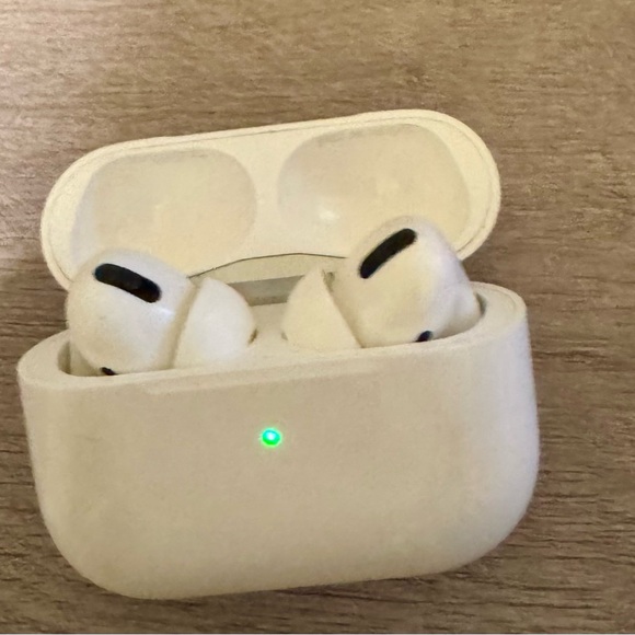 Original Apple AirPod Pro - Picture 1 of 5
